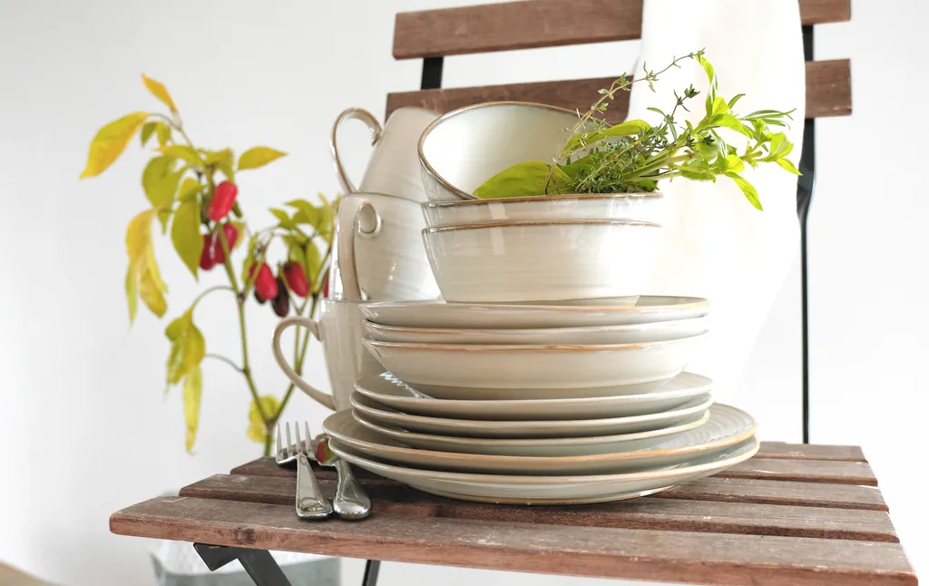 Mäser 931371 Nottingham Vintage Tafel-Service Für 4 Personen Mit Speiseteller Und Suppenteller Im Retro-Look, Steinzeug, Beige, 8-teilig (1 Set) – Bild 6